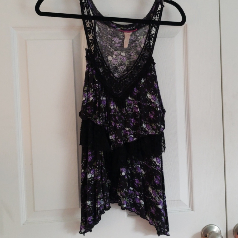 Flowy tank